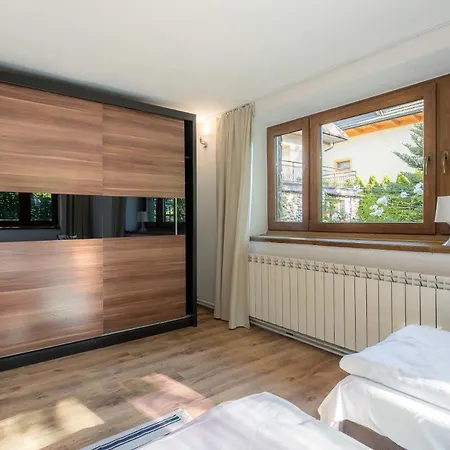 Large In Centre Of By Rent Like *