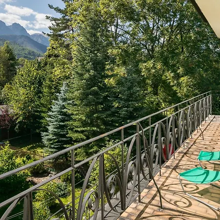 Large In Centre Of By Rent Like Apartment *