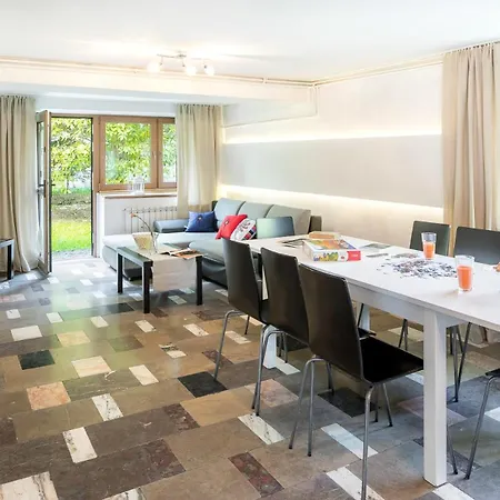 Large In Centre Of By Rent Like Apartment *