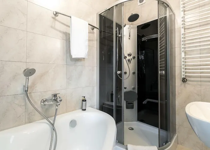 Large In Centre Of By Rent Like *