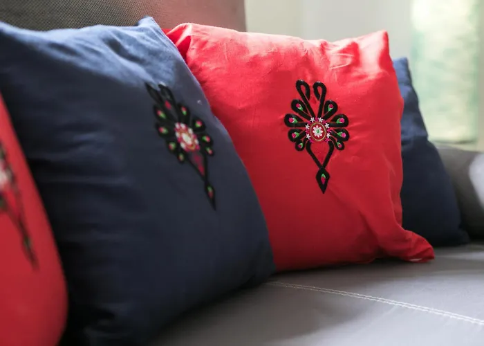 Large In Centre Of By Rent Like Apartamento