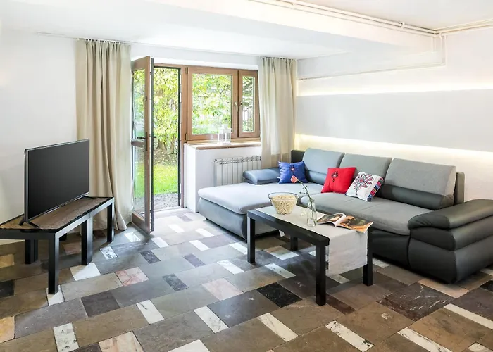 Large In Centre Of By Rent Like *